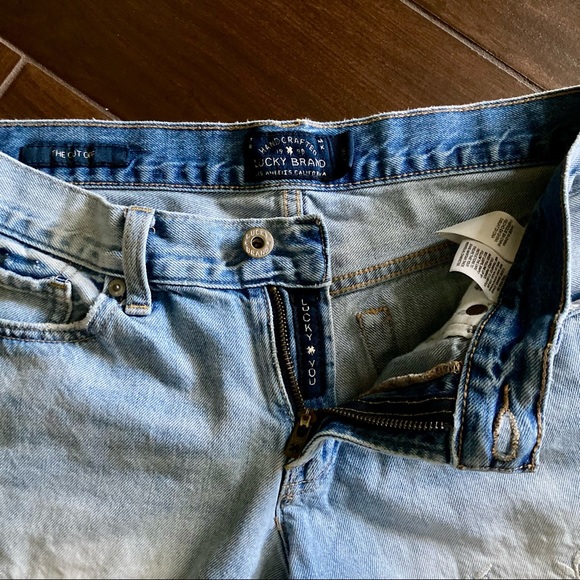 Lucky Brand “The Cut Off” Floral Embroidered Denim Shorts - Light Wash - 2/26 - Picture 4 of 5